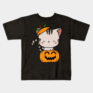 Funny tabby cat is in a pumpkin Kids T-Shirt